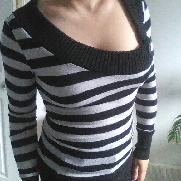 Asymetrical Neck Black and White / Grey White Light Sweater - Picture 6 of 6
